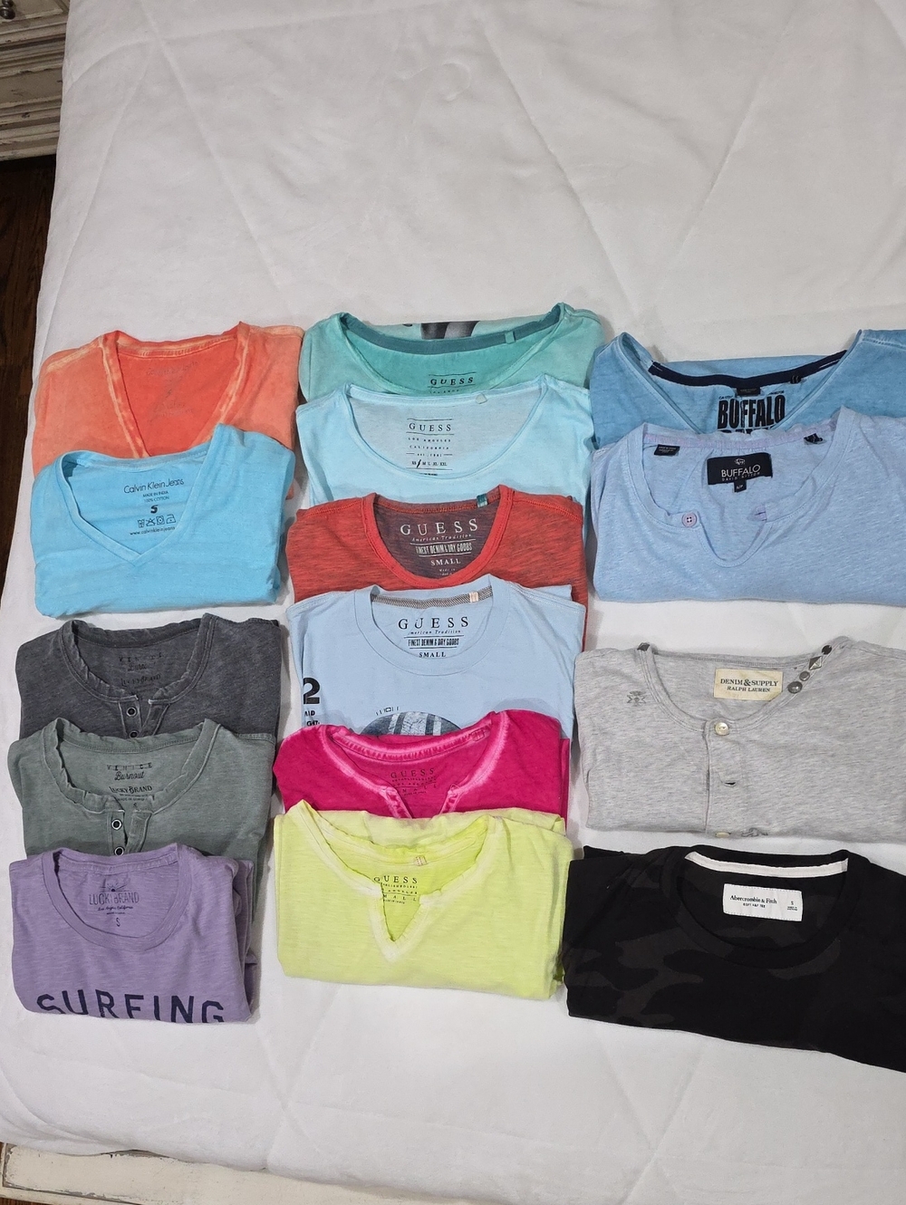Men's Size Small 15 T-Shirts Guess, Calvin Klein, Lucky, Buffalo, Denim&Supply..